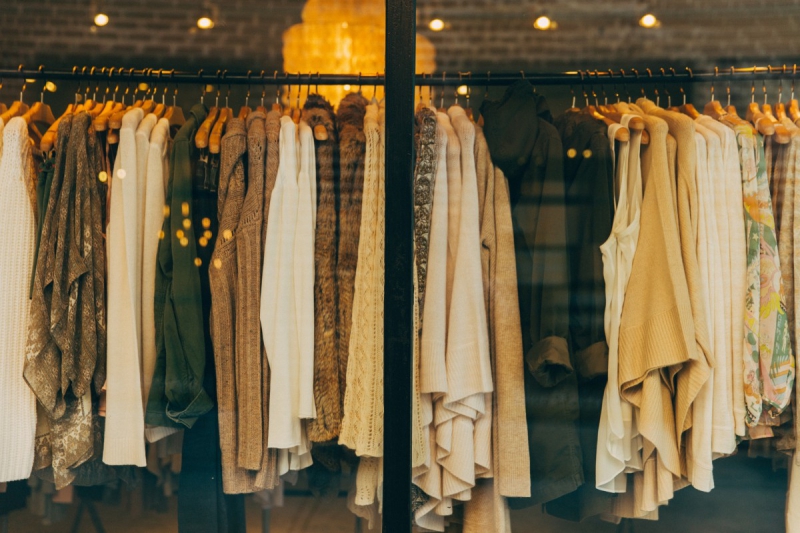vitrine-LE BOURGUET-min_clothe_fashion_store_shop_window_store_front-21277